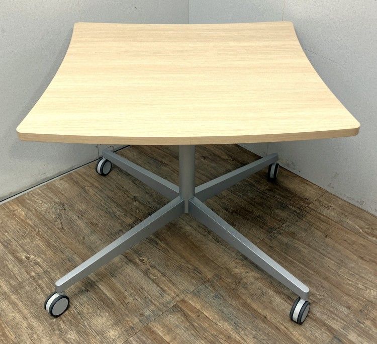 【中古品】オカムラ 870角テーブル DY25AFMK51 ナチュラル