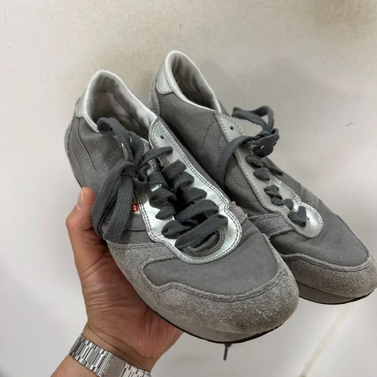 DIESEL グレー スニーカー 7,121円