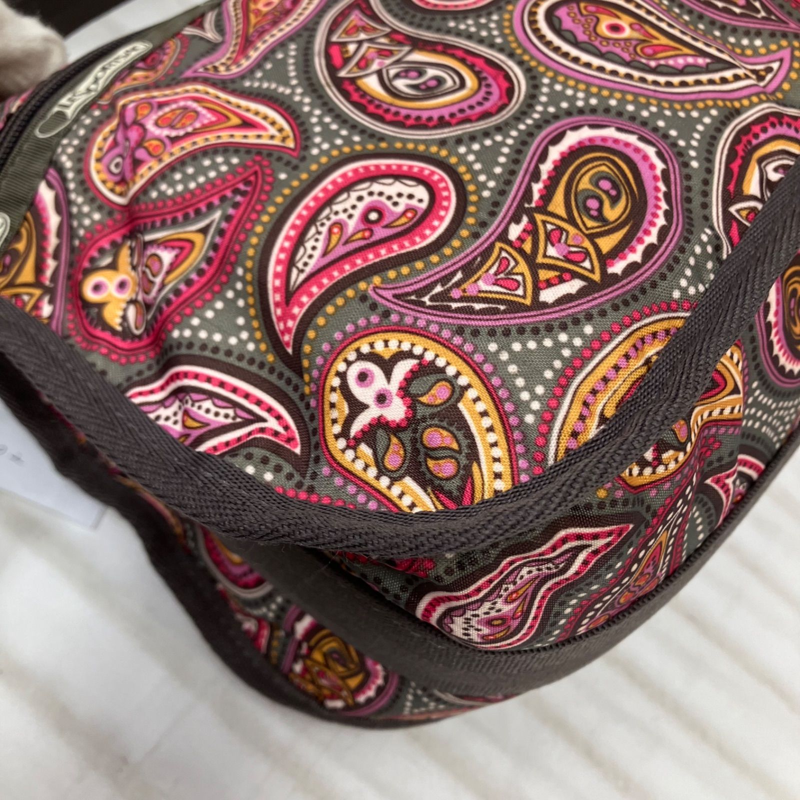6102 LeSportsac レスポートサック ショルダーバッグ 斜めがけ 紐調節