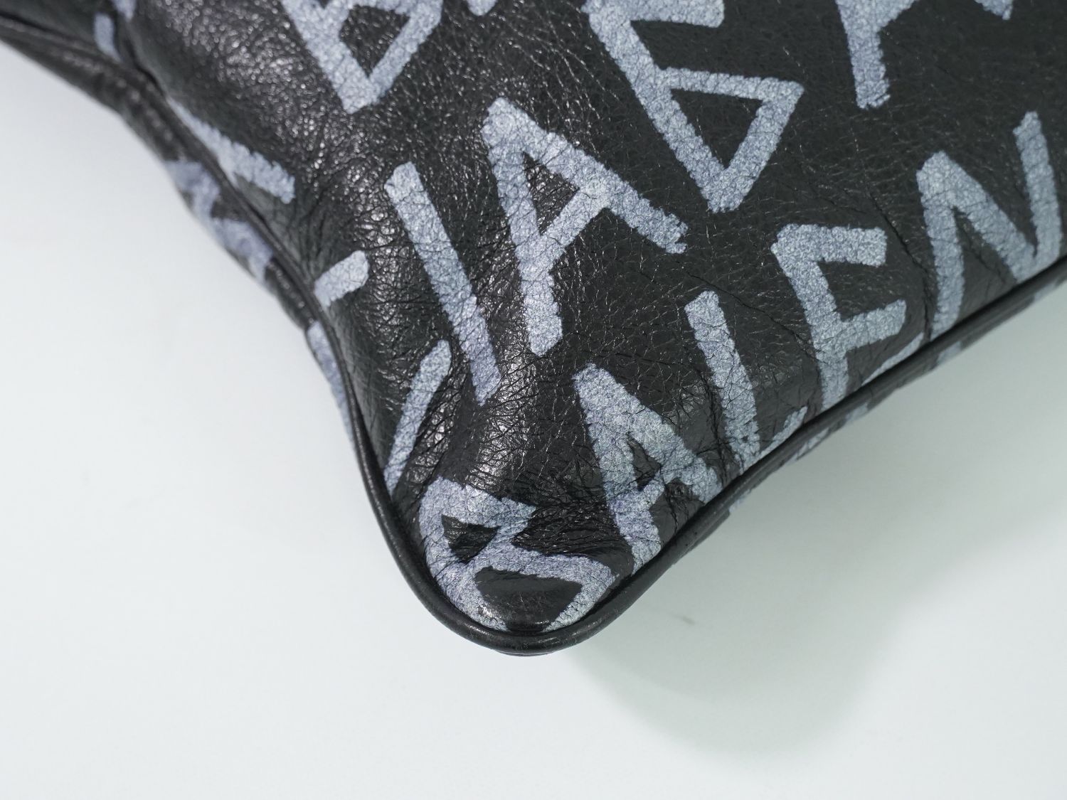 本物 バレンシアガ BALENCIAGA グラフィティ キャリークリップ M