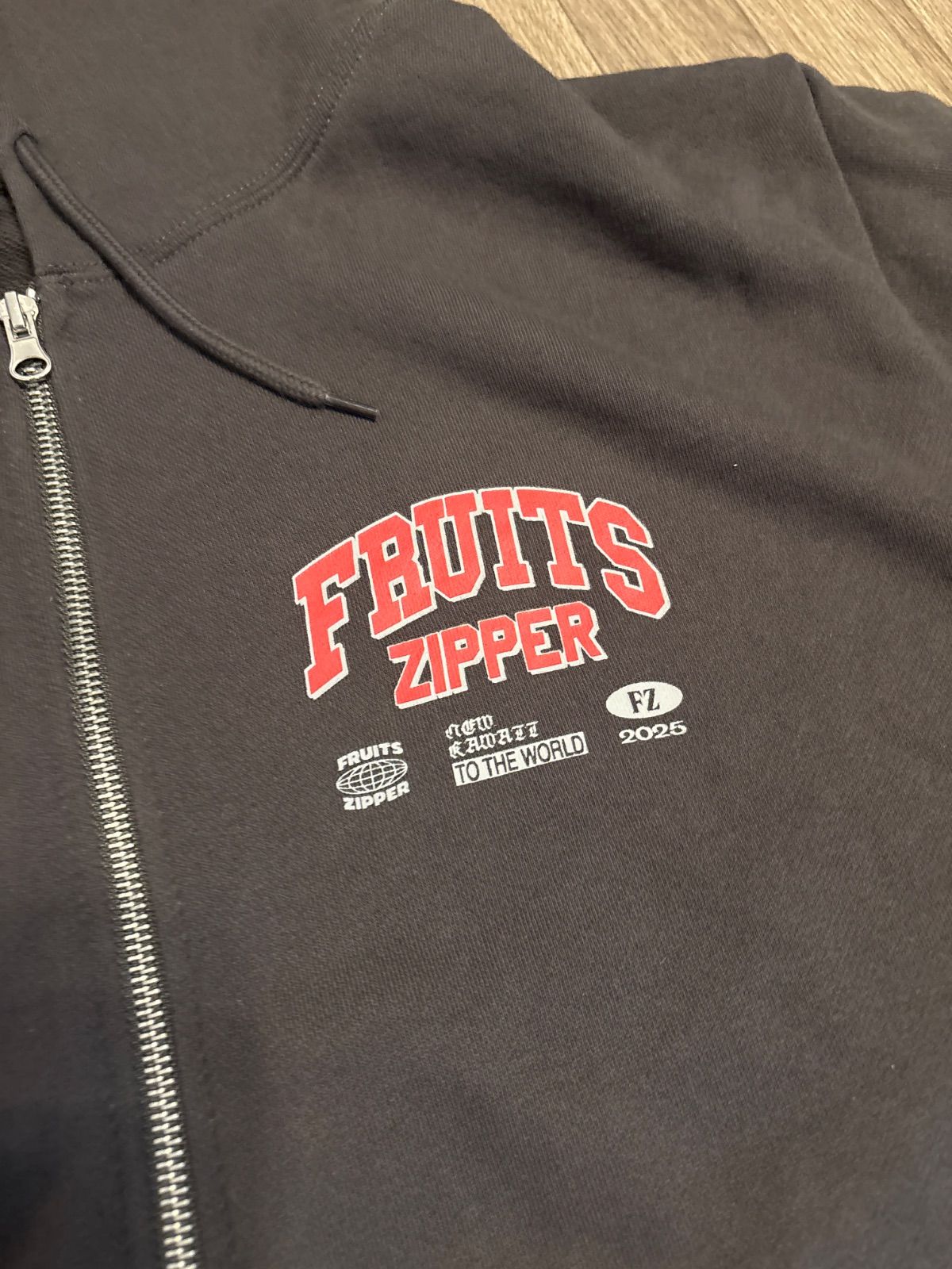 FRUITS ZIPPER 月足天音 パーカー 黒 - メルカリ