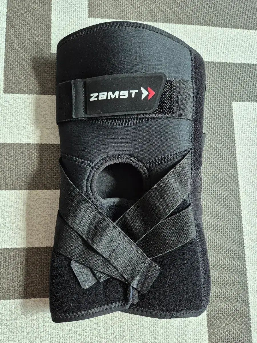 ザムスツ（ZAMST） 膝 サポーター L サイズ 黒色 新品