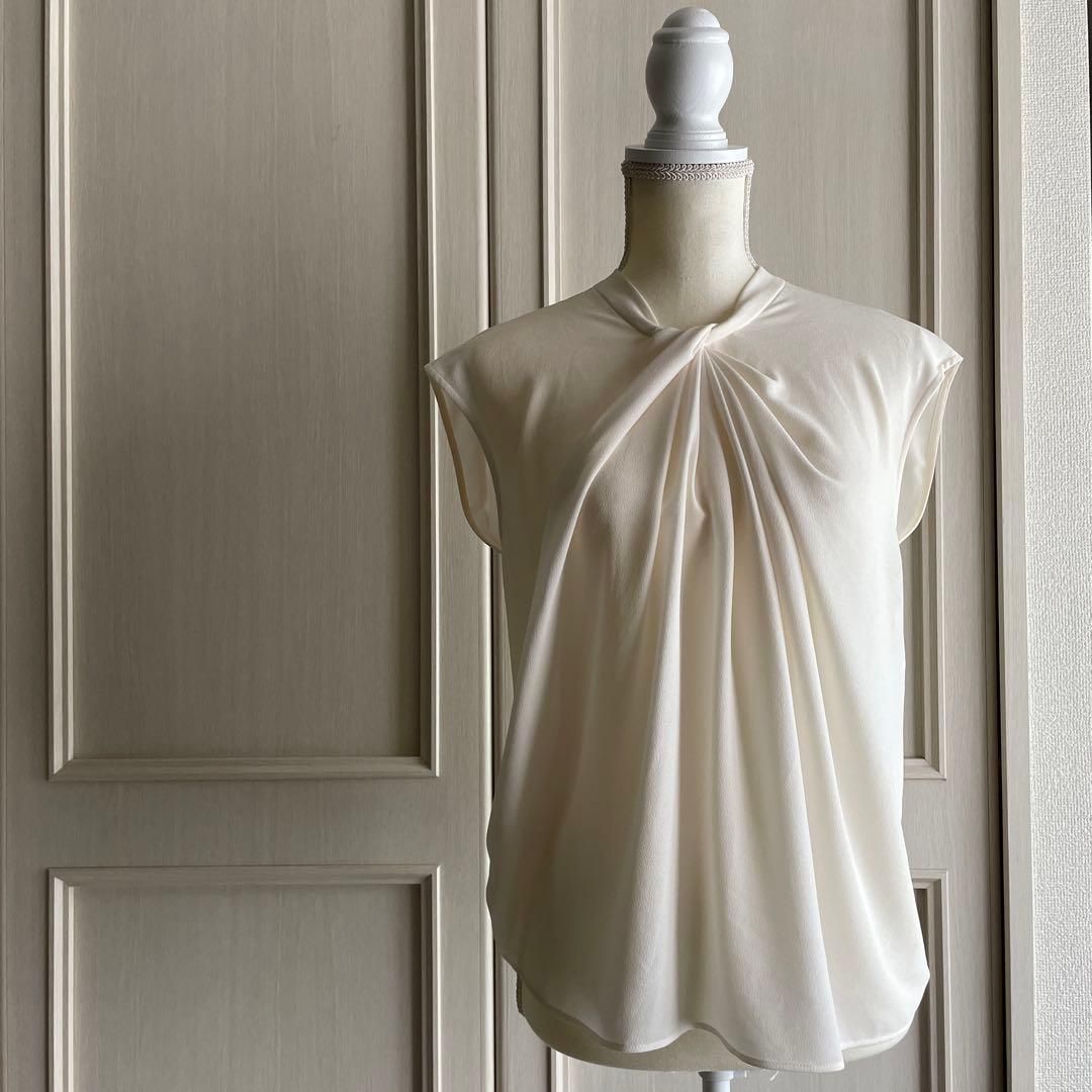 【東あずま店　併売品】　アナイ ANAYI 半袖 ブラウス シャツ トップス　レディース　blouse　shirt　Tops　ladies ホワイト オフホワイト アイボリー 白 シロ フリル　無地　お呼ばれ　デート　オフィスカジュアル　食事
