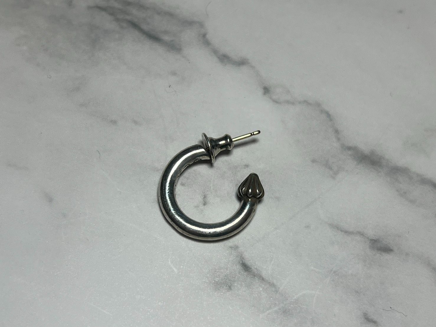 クロムハーツ ピアス プレーンフープ シルバー AB品 - メルカリ