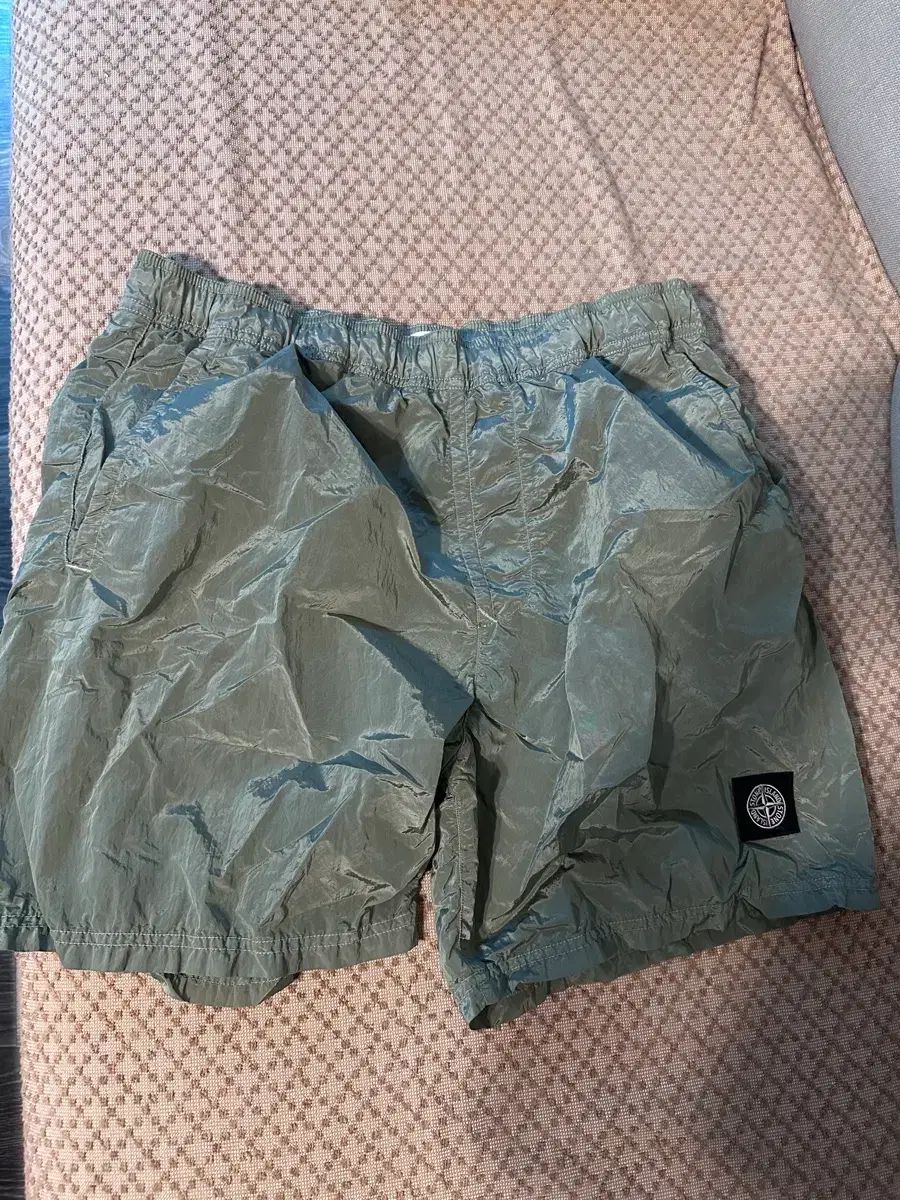 STONE ISLAND ストーンアイランド ナイロンメタル ショーツ