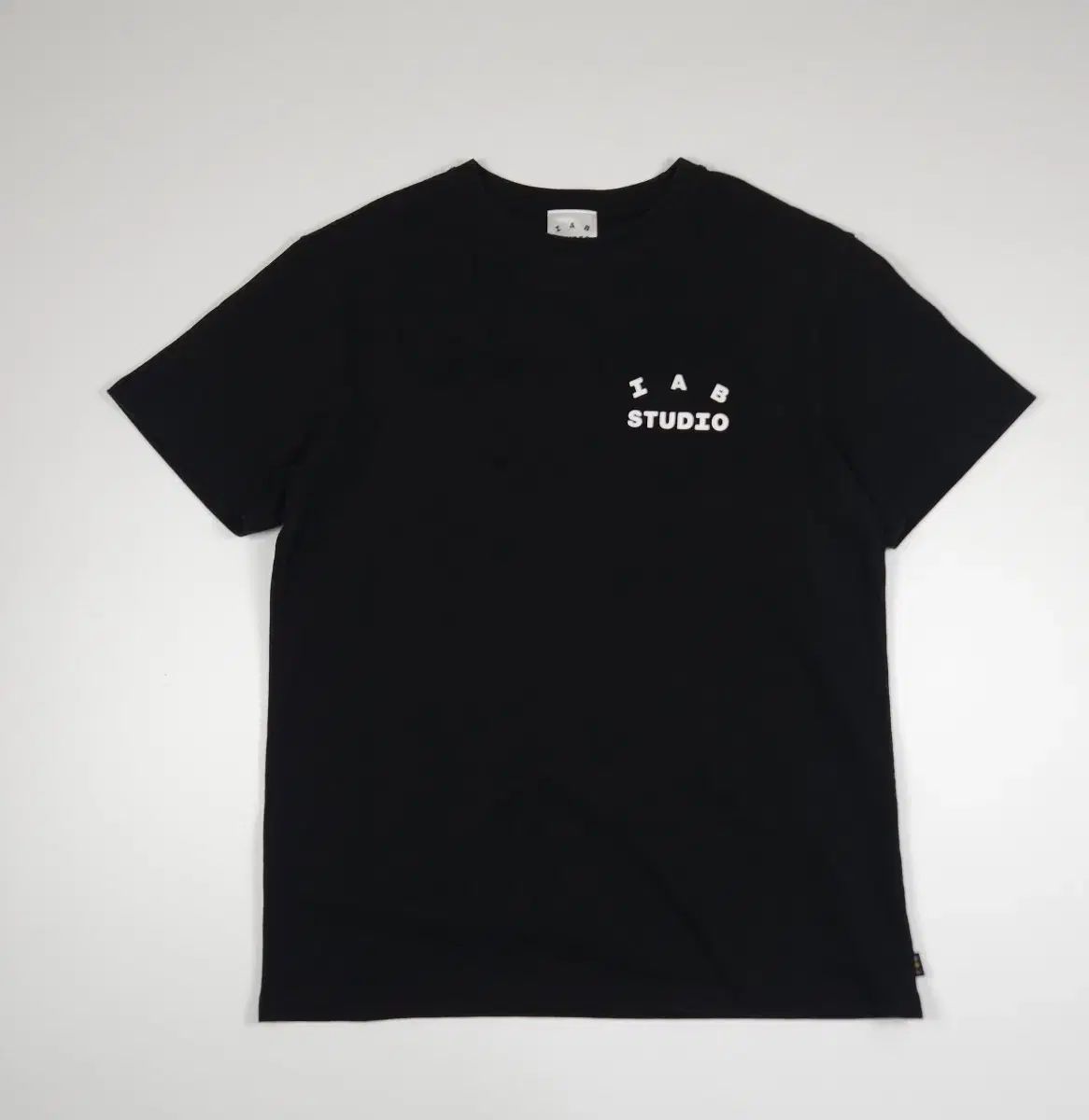 IAB Studio アイエプスタジオ 半袖 Tシャツ ブラック