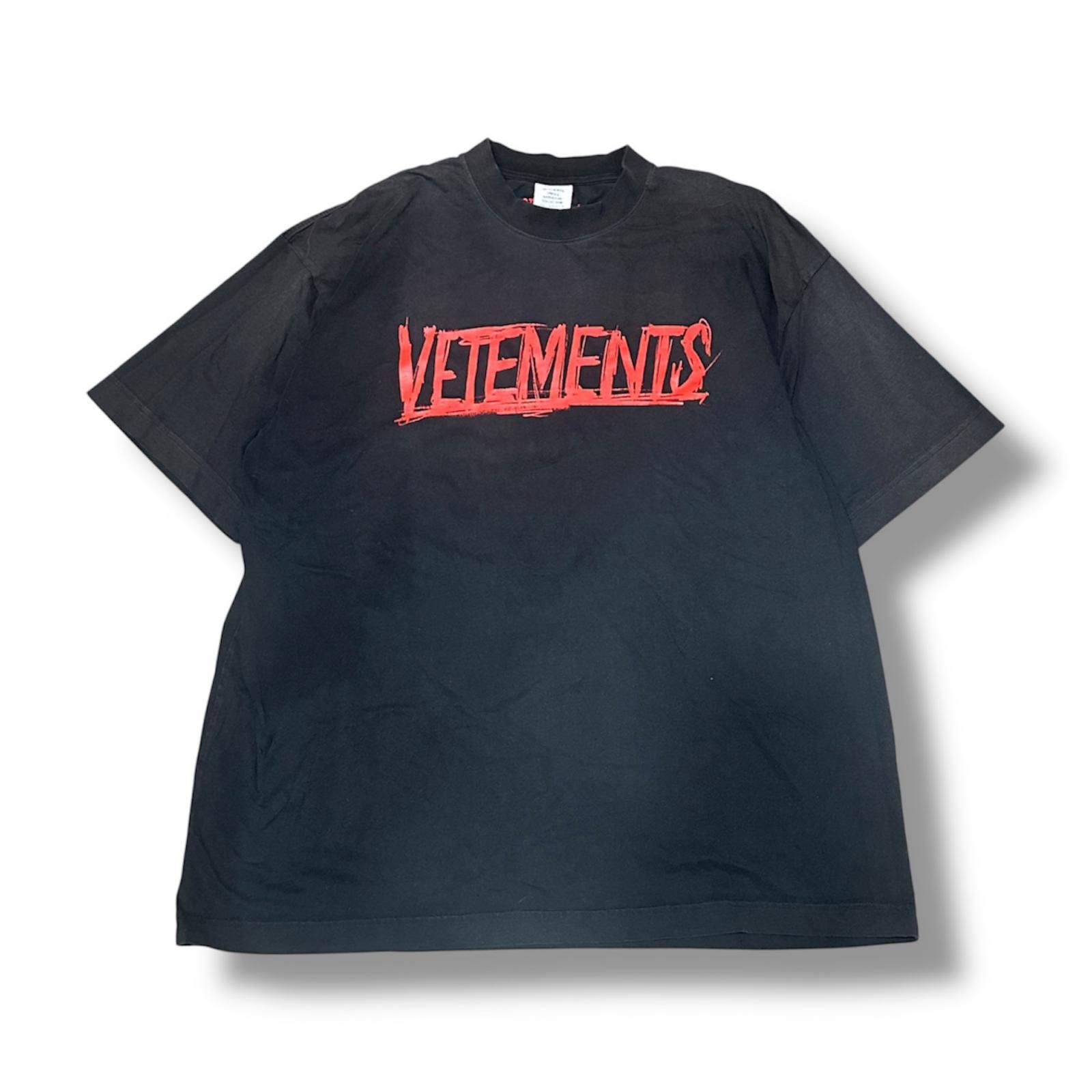 VETEMENTS ワールドツアー プリントレッドTシャツ Tシャツ ヴェトモン UA52TR580R ブラック S （18799M）