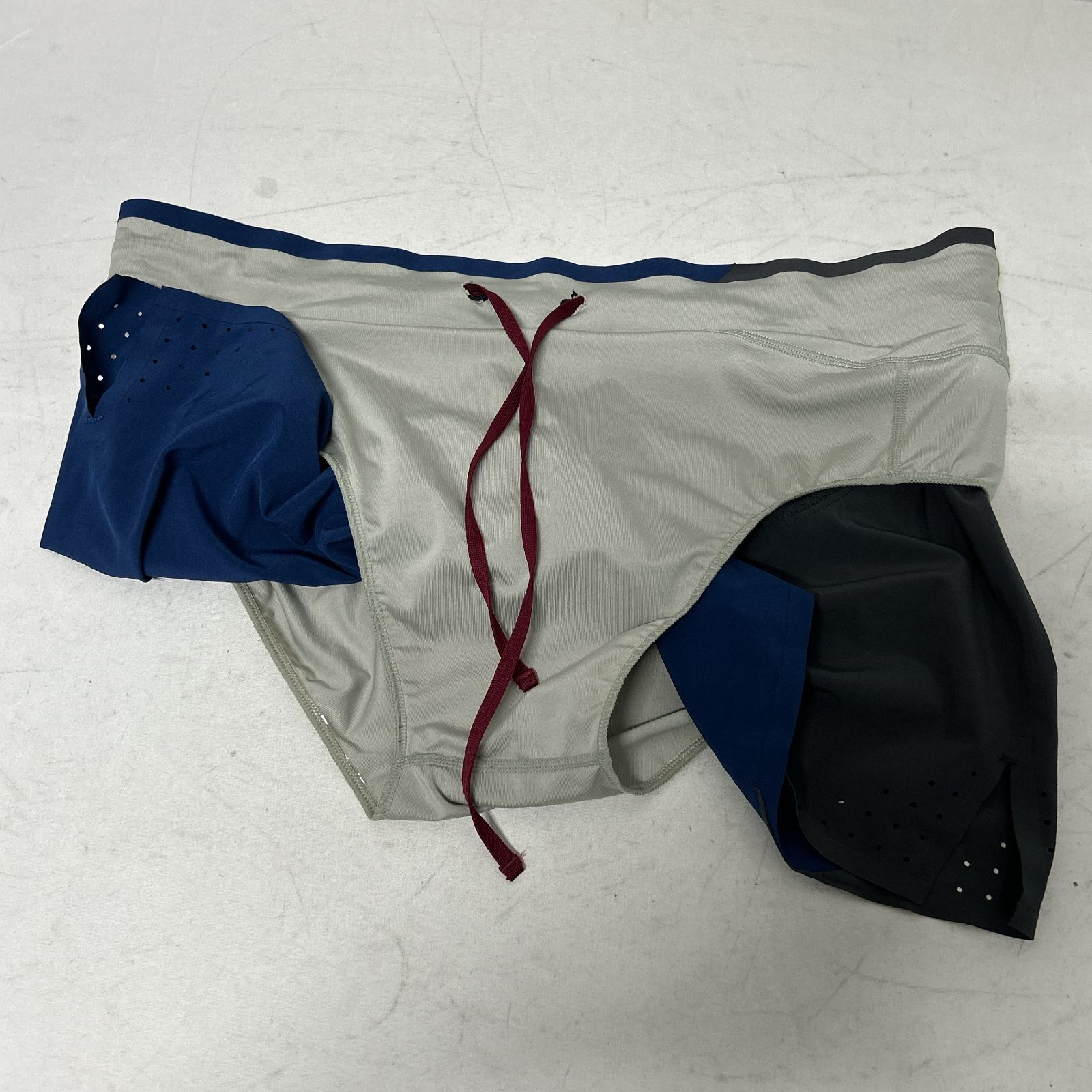 浜館76-2379] NIKE × UNDERCOVER コラボ GYAKUSOU DRI-FIT ランニング