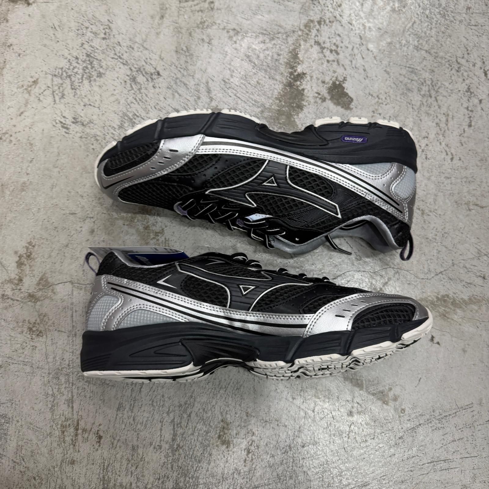 未使用 Mizuno MXR スニーカー ミズノ D1GA251501 ブラック 26cm