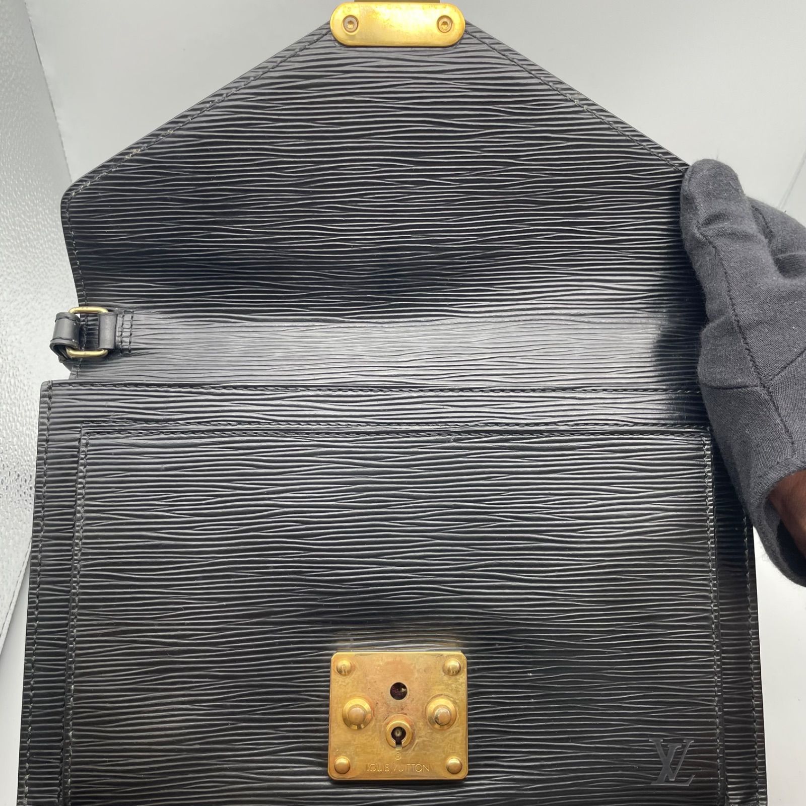 □LOUIS VUITTON【ルイヴィトン】ｴﾋﾟ ｸﾗｯﾁﾊﾞｯｸ ｾﾘｴﾄﾞﾗｺﾞﾝﾇ A26-2455