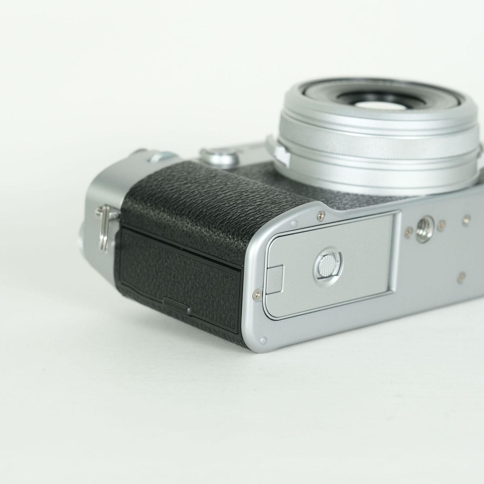 美品 | シャッター数6,700回] FUJIFILM X100VI [シルバー