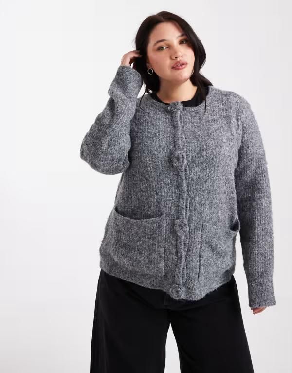ヴェロモーダ レディース アウター カーディガン ニット Vero Moda Curve knit cardigan with rose applique buttons Medium gray me