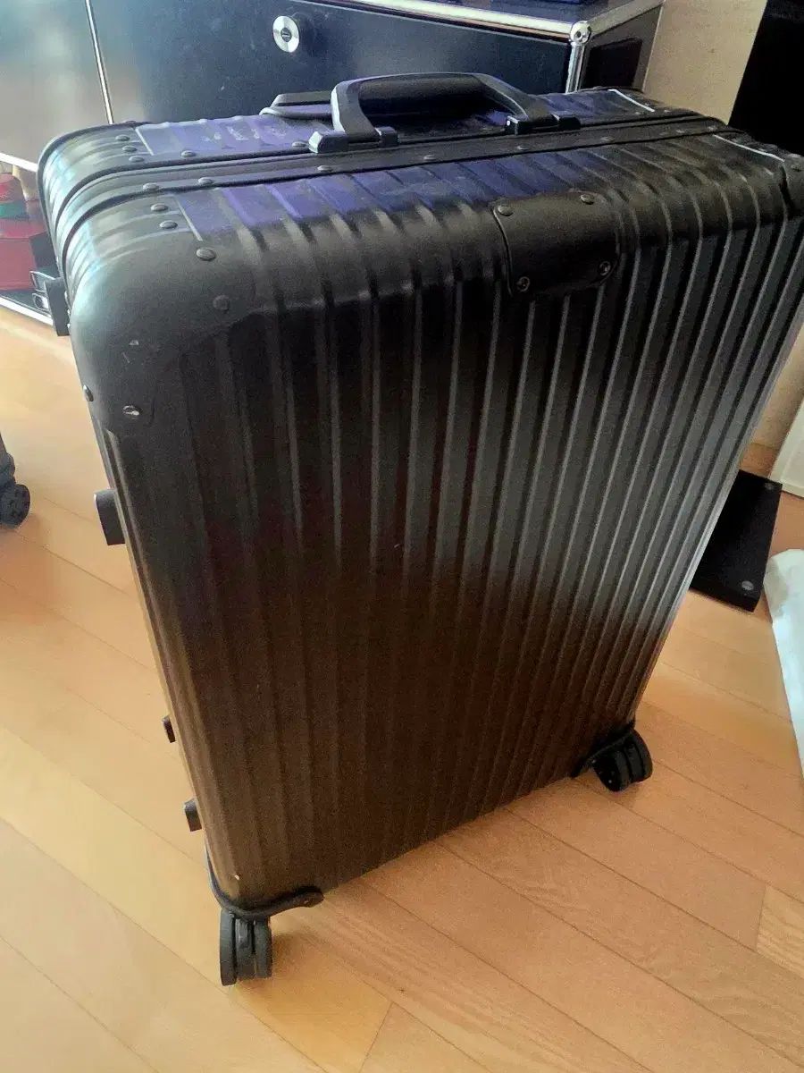 Classicトランク キャリアー ブラック designed by Rimowa