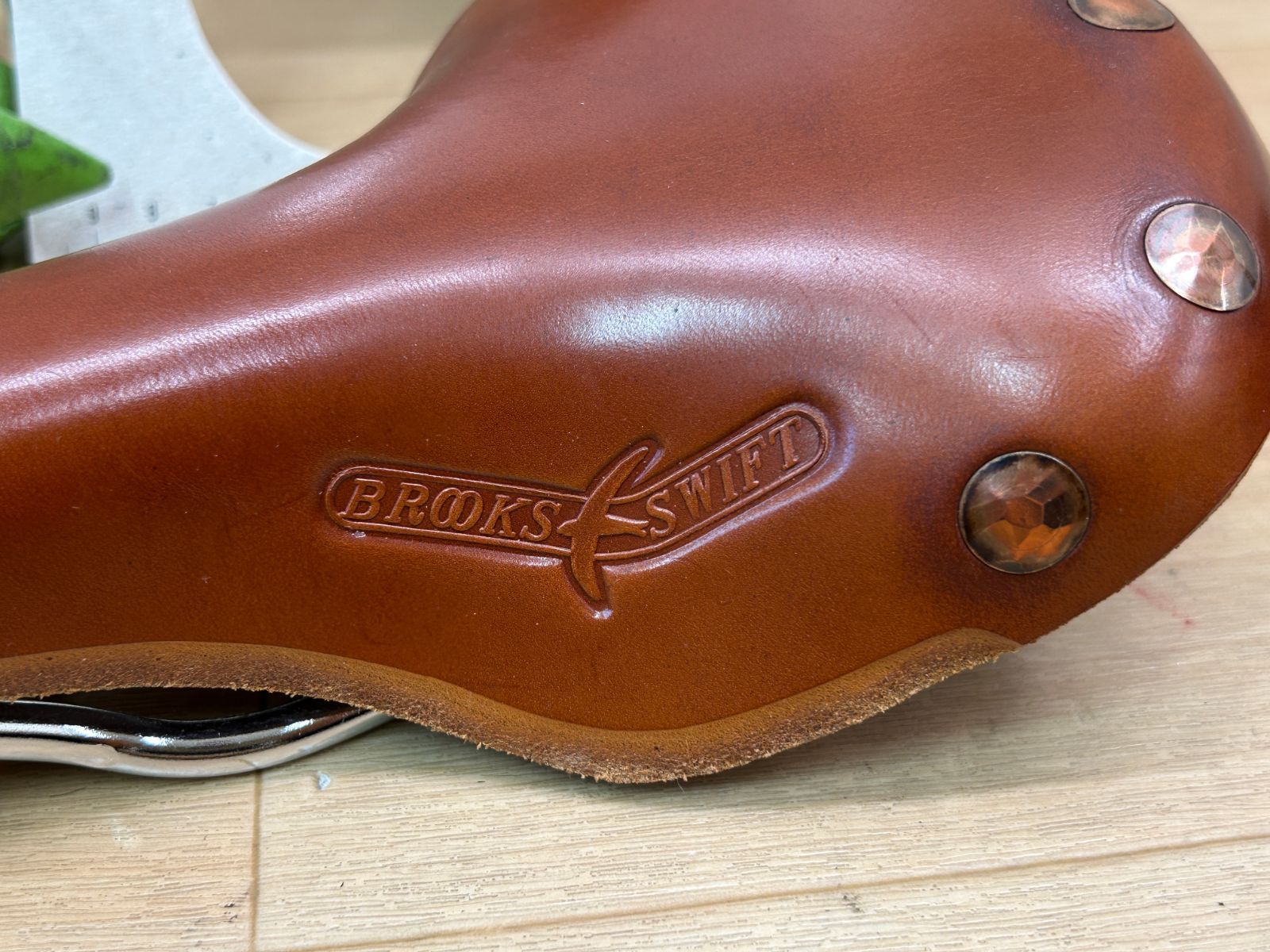 ☆ テルスポ イチ推し!! ほぼ未使用!! BROOKS SWIFT CHROME 499g HONEY