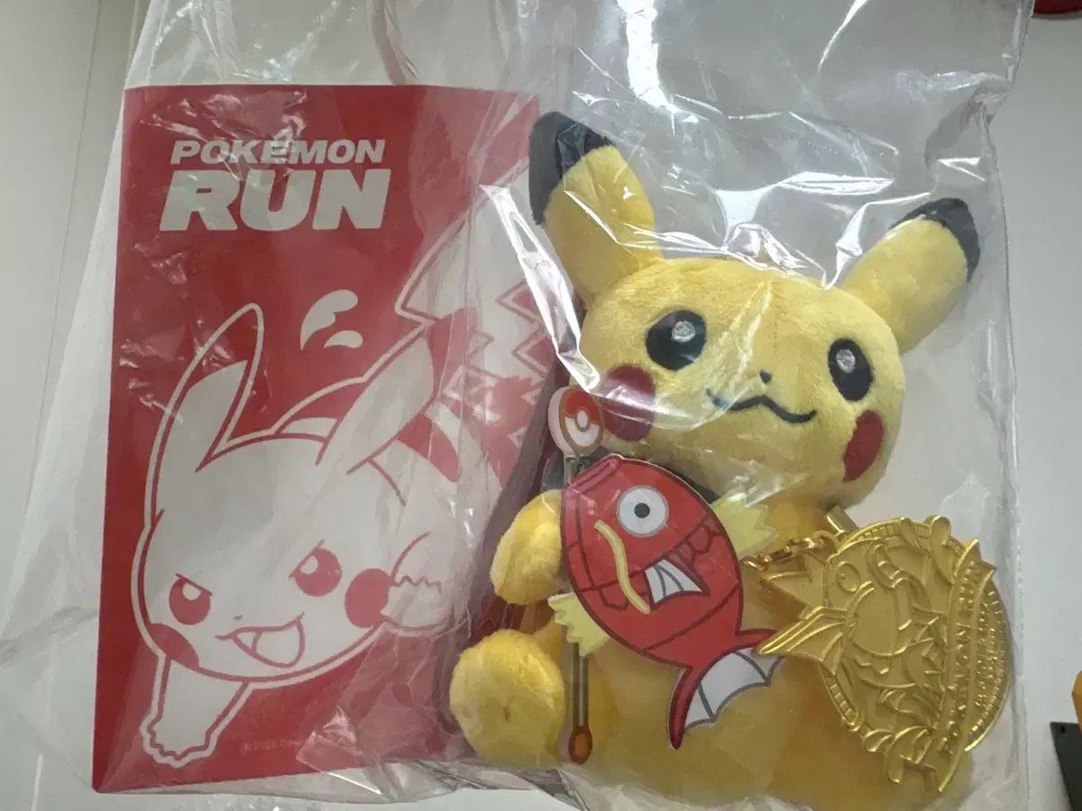ポケットモンスターRUN 金メダル ピカチュウ ぬいぐるみ 出品
