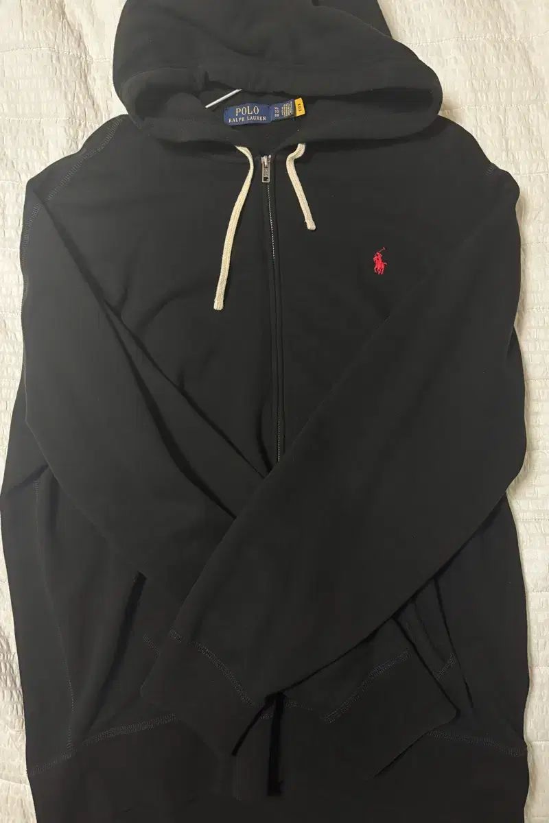 <ほぼ新品> ポロ フードジップアップ ブラック (ロッテモール購入)