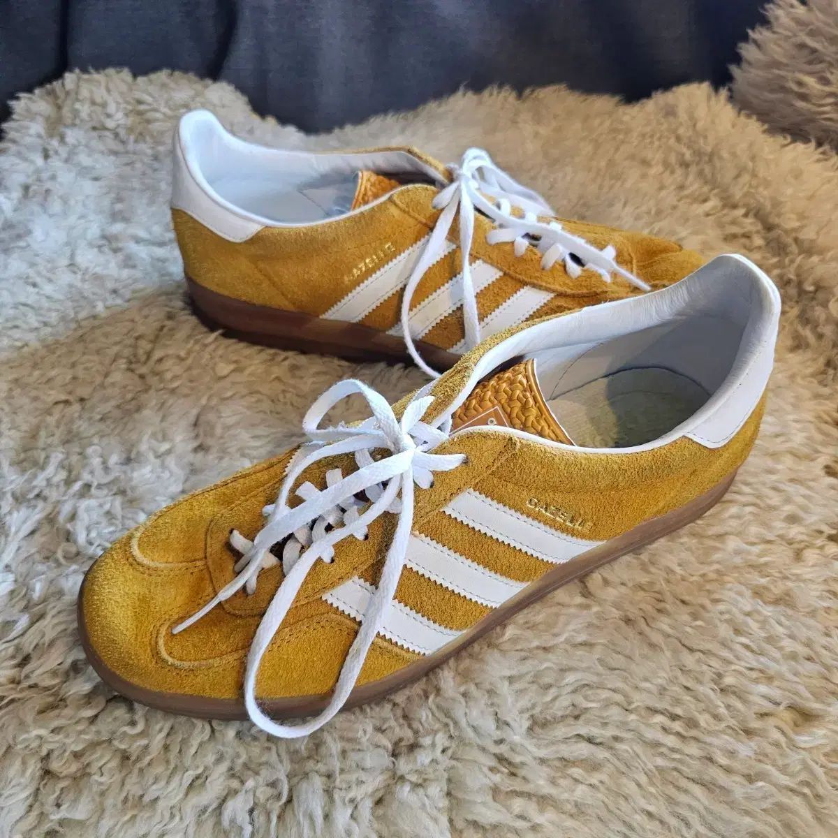 280 アディダス ガゼル インドア オレンジ フィール シューズ