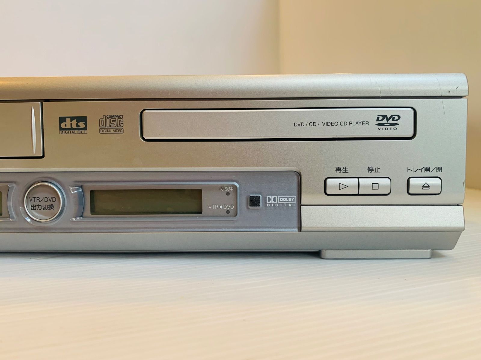 動作品】SHARP Hi-Fiビデオ一体型DVDプレーヤー DV-NC550 - メルカリ