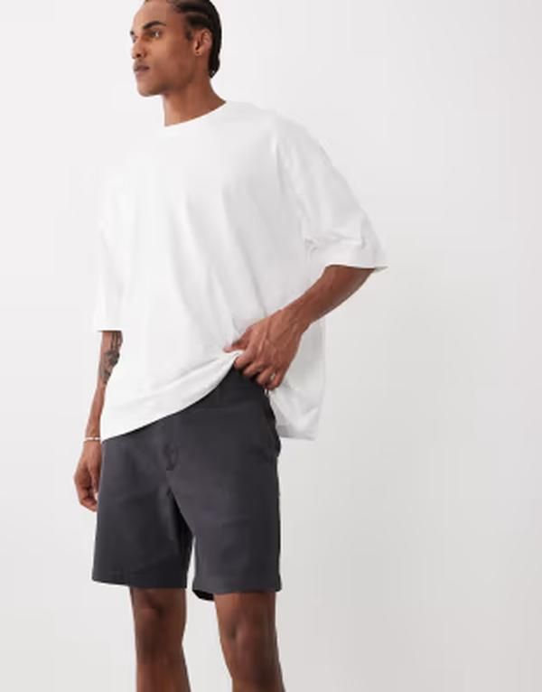 エイソス メンズ ボトムス ハーフパンツ・ショーツ ショートパンツ ASOS DESIGN mid length skinny fit chino shorts in charcoal チャコール