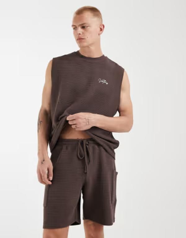 エイソス メンズ ボトムス ハーフパンツ・ショーツ ショートパンツ ASOS DESIGN oversized textured cargo shorts Bracken ブラウン