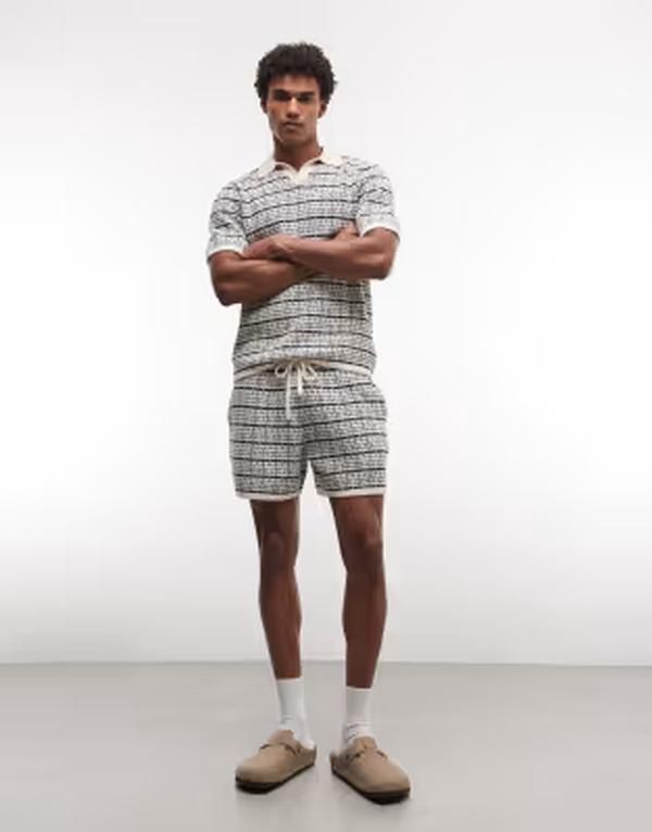 エイソス メンズ ボトムス ハーフパンツ・ショーツ ショートパンツ ニット ASOS DESIGN knit striped shorts and ecru part of a set Navy ec 11,886円