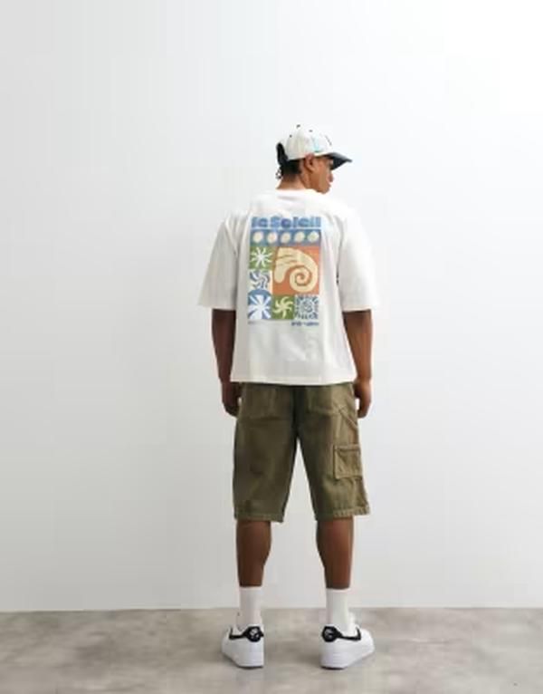 エイソス メンズ トップス Tシャツ グラフィック ASOS DESIGN boxy oversized Tshirt with abstract back graphic in offwhite C