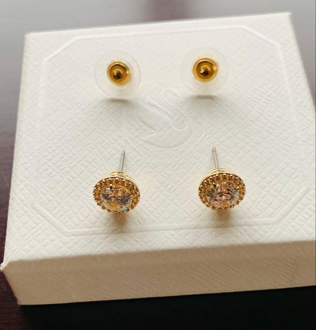 新品 スワロフスキーSwarovski Una Angelic スタッドピアス - メルカリ