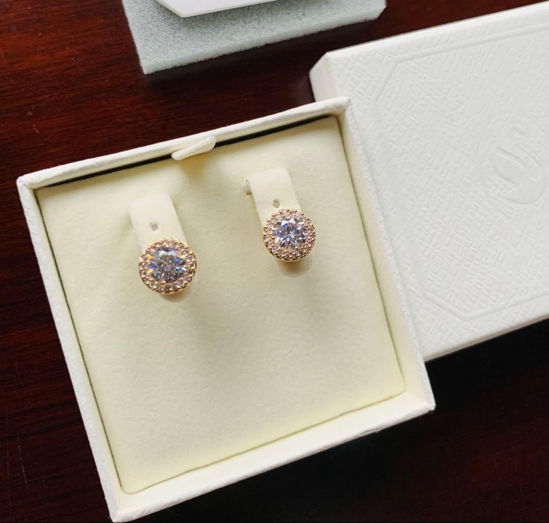 新品 スワロフスキーSwarovski Una Angelic スタッドピアス - メルカリ