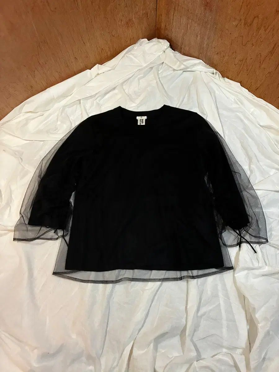 느와ケイ 二乃宮 ブラック チュールメッシュスリーブ ロングスリーブ Tシャツ
