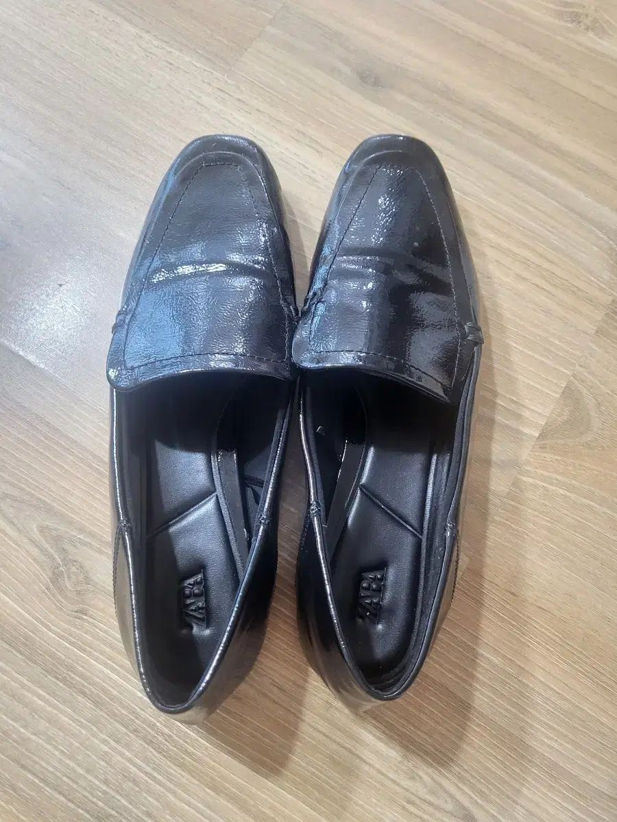 ZARA エナメル ローファー ブラック