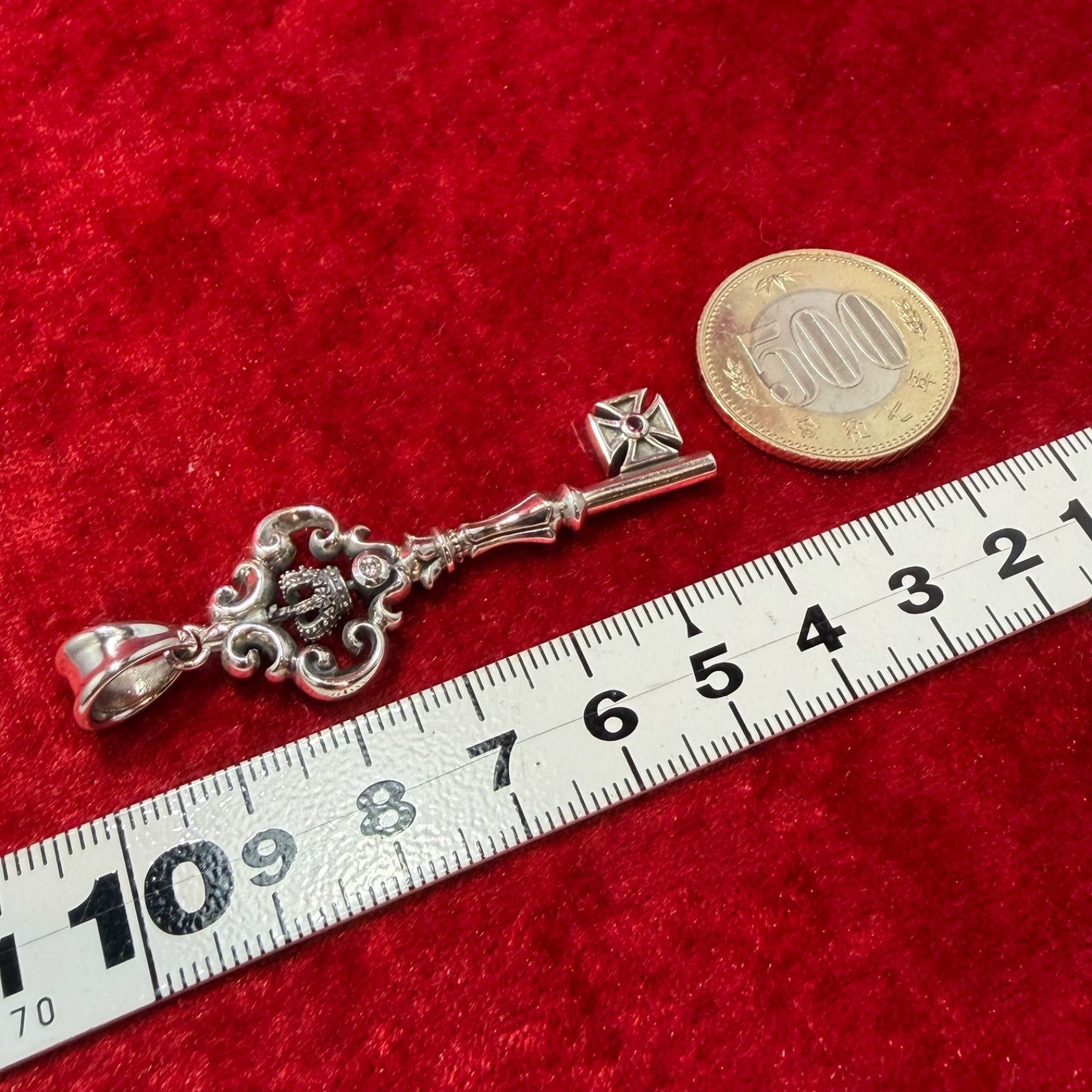 美品 クリエイションキーネックレストップ ジャスティンデイビス