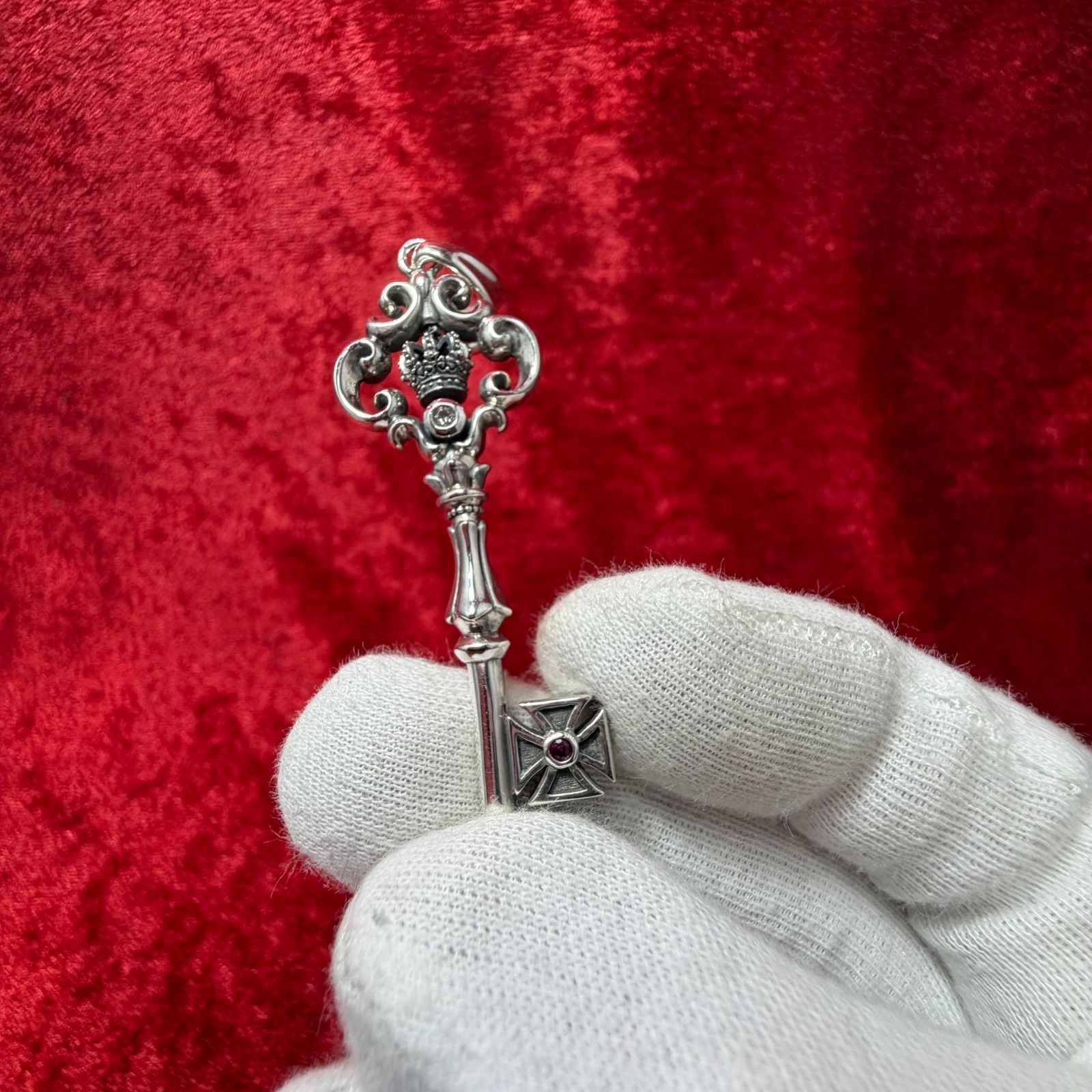美品 クリエイションキーネックレストップ ジャスティンデイビス
