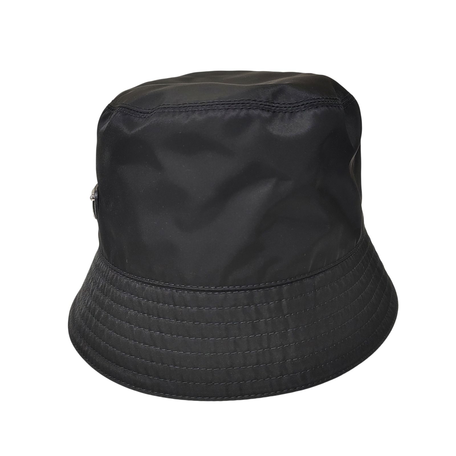 美品　PRADA プラダ　ナイロン　バケットハット　ブラック　2HC137 PRADA プラダ Re-Nylon 三角プレート ナイロン バケット ハット 2HC137