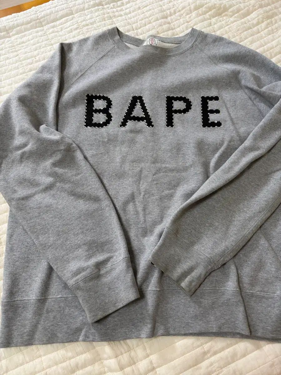 美品　bape スワロフスキー　スウェット　サイズＬ　ベイシングエイプ A BATHING APE アベイシングエイプ SWAROVSKI スワロフスキー
