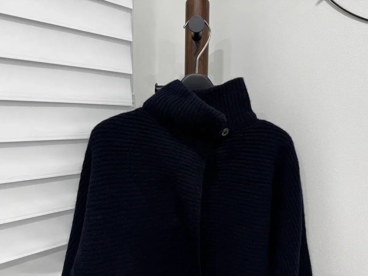 the CASHMERE カシミア100% ケープ ニット カーディガン