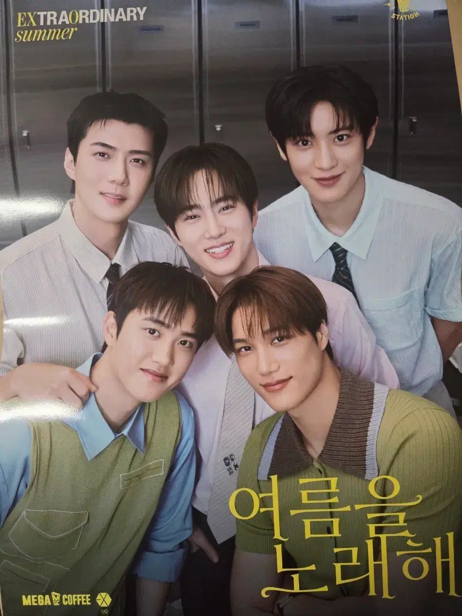 EXO（エクソ）10周年アルバム ポスター