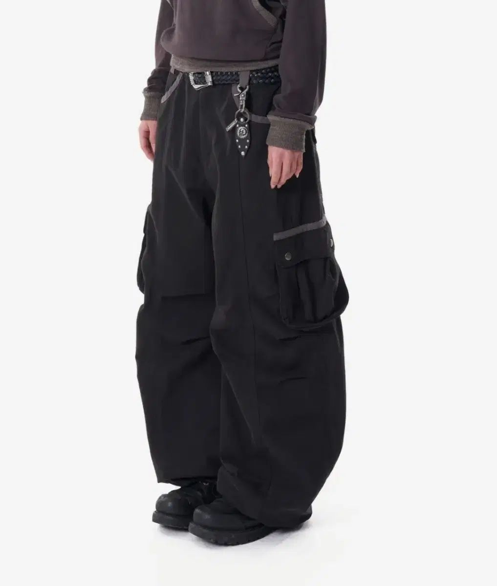 アーカム Knee Pin-tuck Contrast Cargo Pants カルバン・クライン