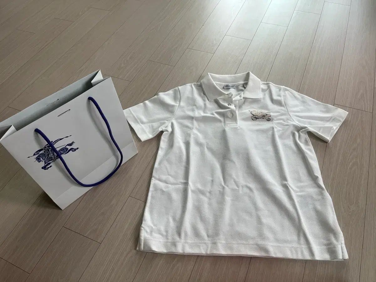 (新品)バーバリー コリア 正規品 25年 夏 商品 白 カラーTシャツ S