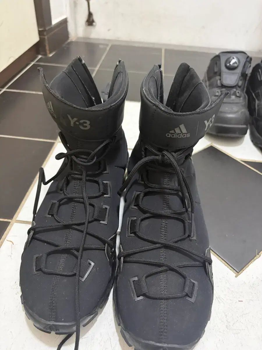 Y-3 アディダス トラッキング ハイトップ ブーツ