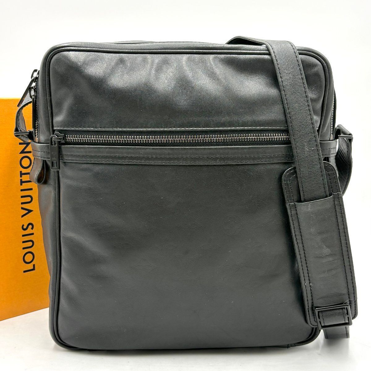 絶盤！極美品◎LOUIS VUITTON ルイヴィトン クラーソン モノグラムディフィール レザー メンズ ショルダーバッグ メッセンジャー M92402 黒