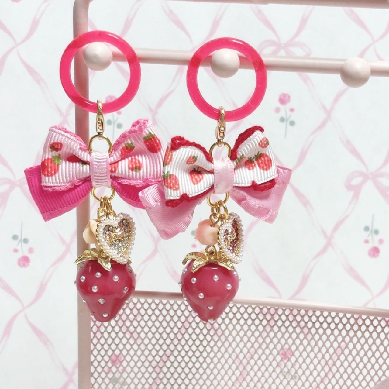 いちご めじるし アクセサリー チャーム ローズ リボン 薔薇 ピンク 赤