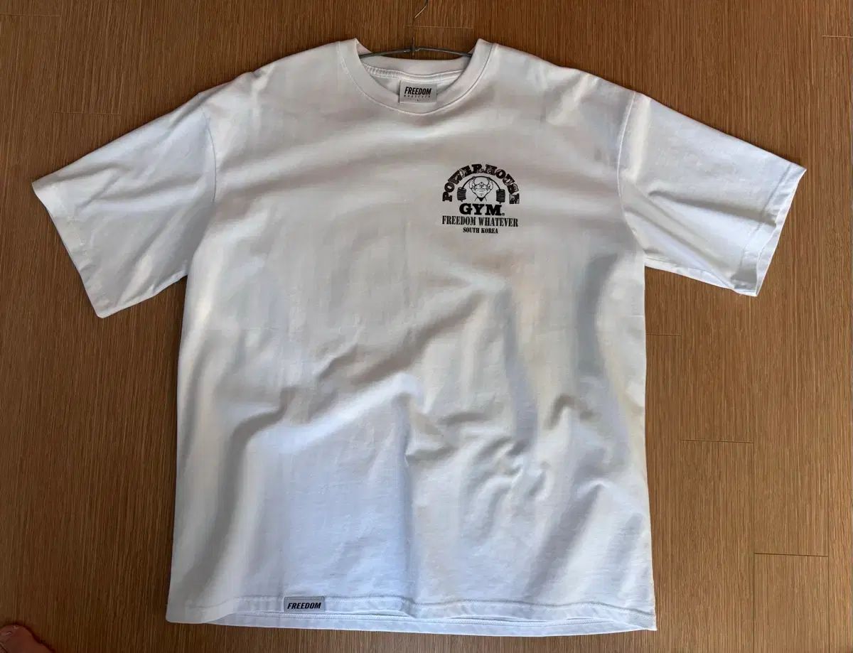 FREEDOMパワーハウスジム オーバーサイズ 半袖Tシャツ (白/カーキ)