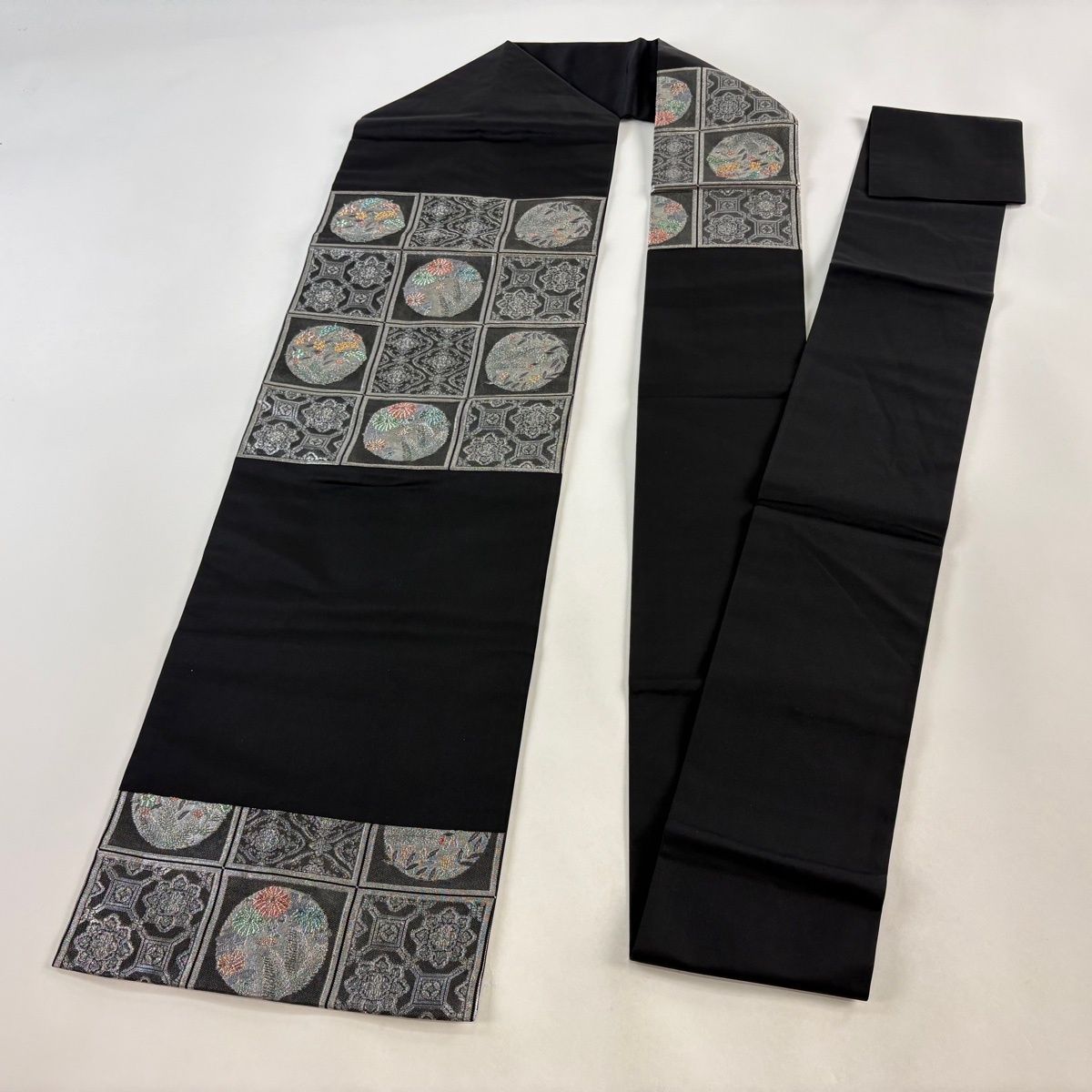 美品】 名古屋帯 優品 草花 蜀江華文 箔 金銀糸 黒 正絹 【中古