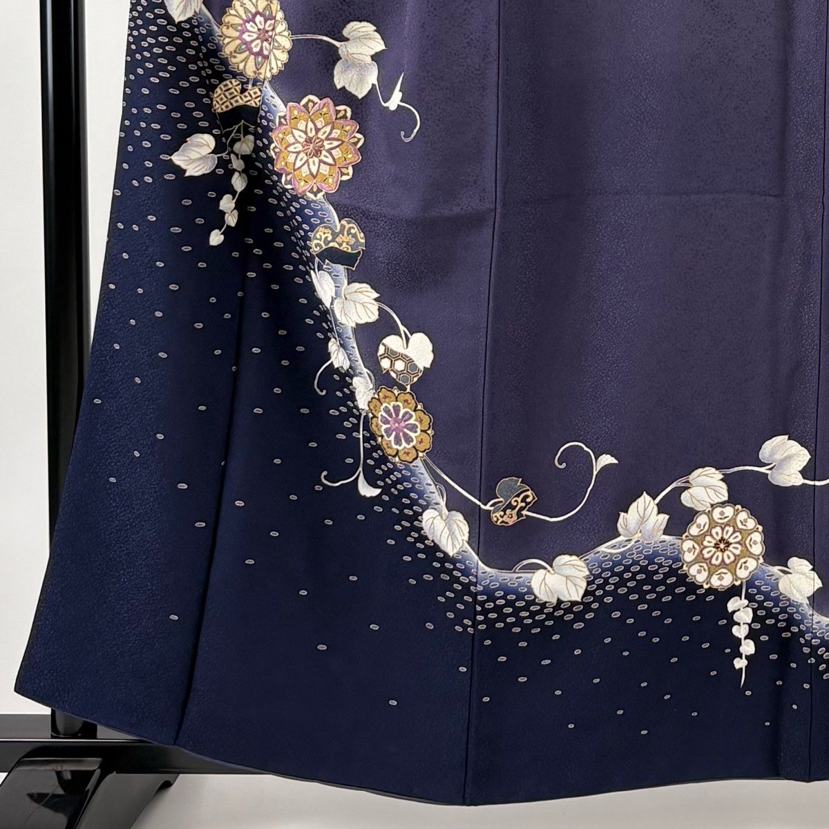 付下げ 身丈158cm 裄丈68.5cm L 袷 華文 蔦 刺繍 金彩 紫 正絹 秀品
