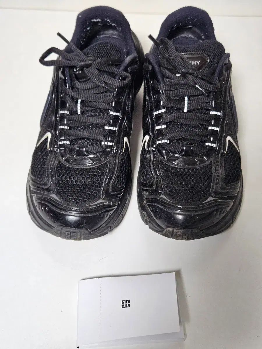 Givenchy ジバンシィ TK-MX メッシュ ランナー スニーカー 25,977円