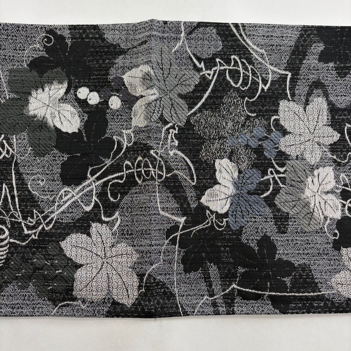 美品】 袋帯 名品 葡萄 流水 銀糸 黒灰 六通 正絹 【中古】