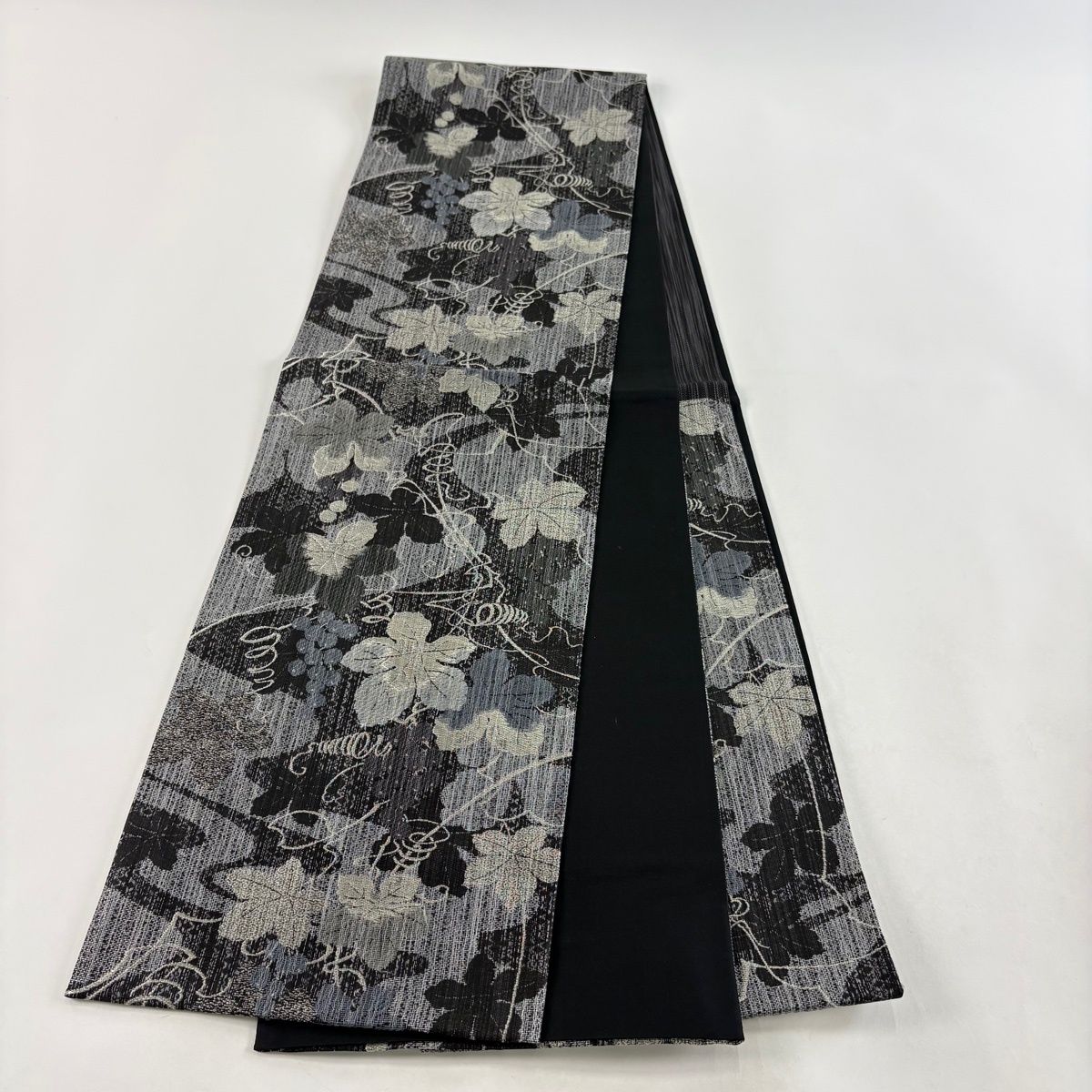 美品】 袋帯 名品 葡萄 流水 銀糸 黒灰 六通 正絹 【中古】