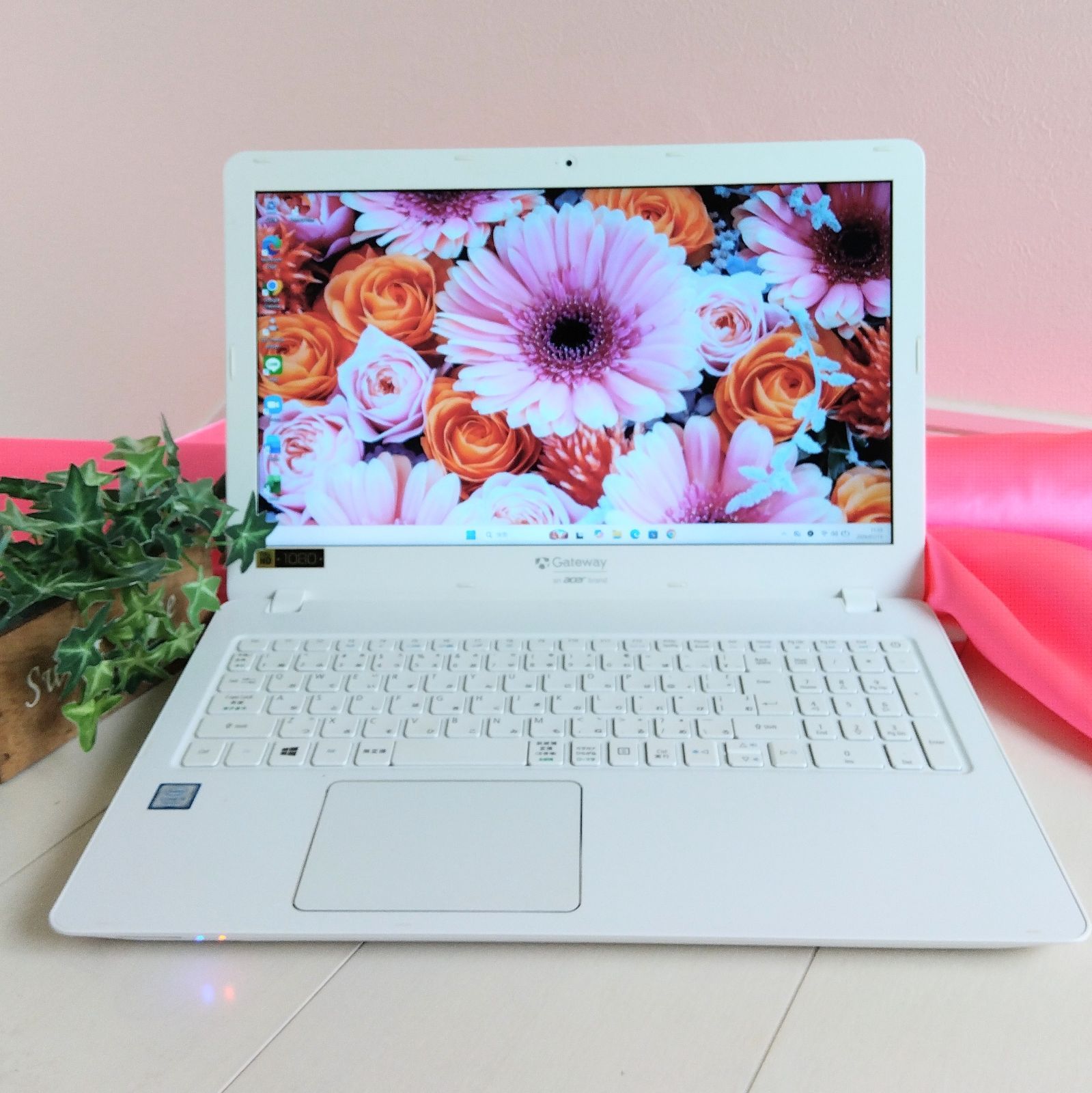 30✨Windows11✨新品SSD✨Gatewayノートパソコン✨カメラ＆Office付き