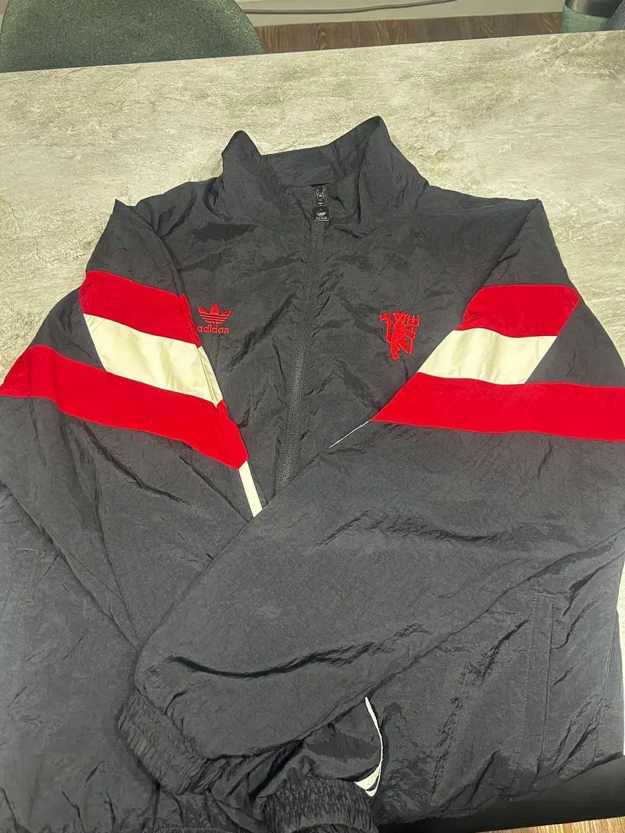 アディダス MANCHESTER UNITED FC ウィンドブレーカー L