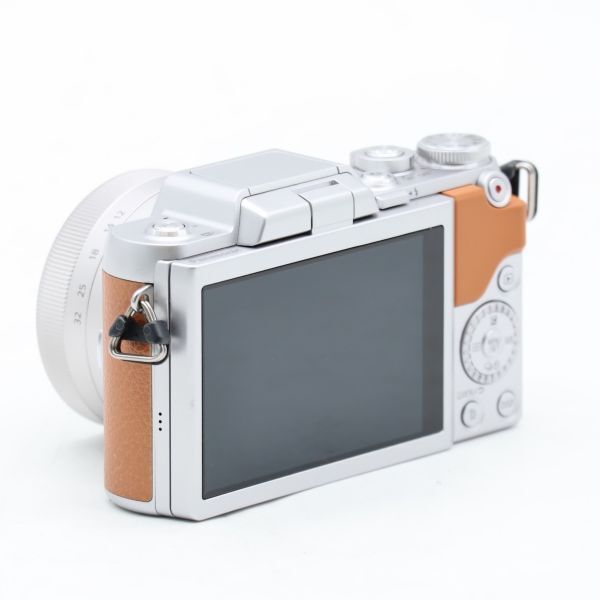 美品】ショット数「1,405回」Panasonic LUMIX DMC-GF7 ダブルズーム
